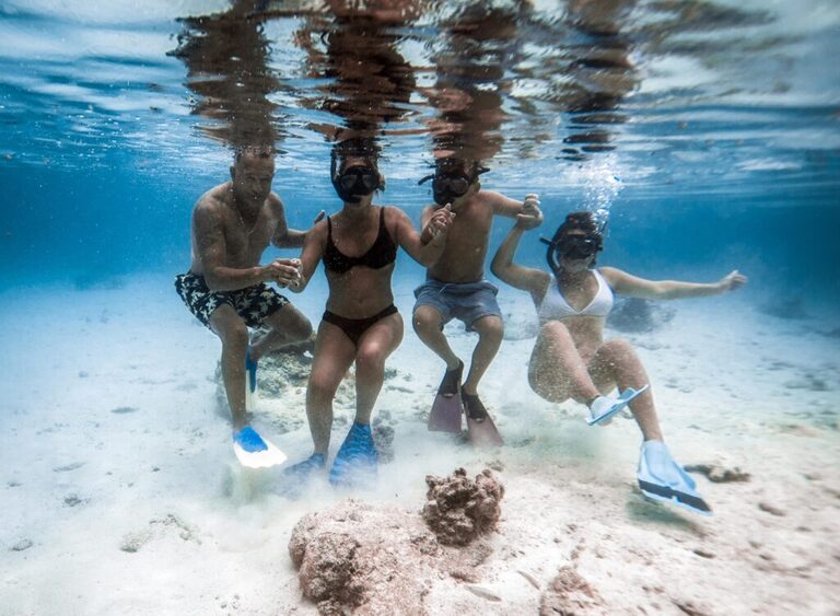 cook islands family snorkel